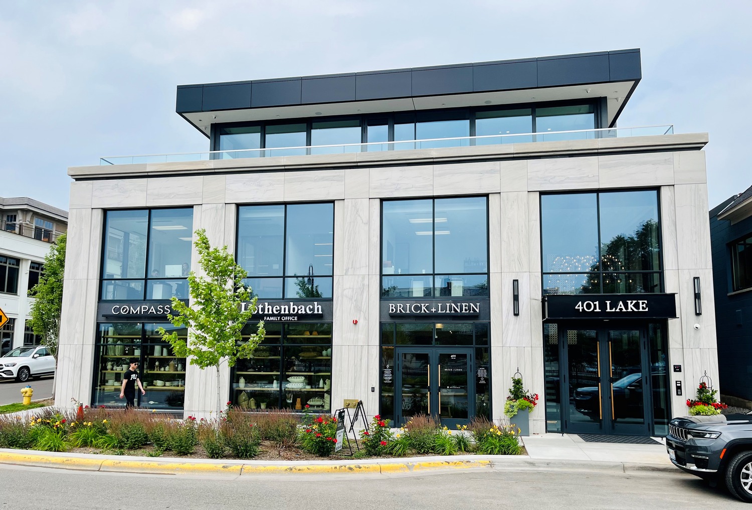 401 Lake Street East